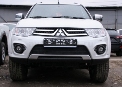 Сетка на бампер внешняя для MITSUBISHI L200 2014-2015, черн., 15 мм